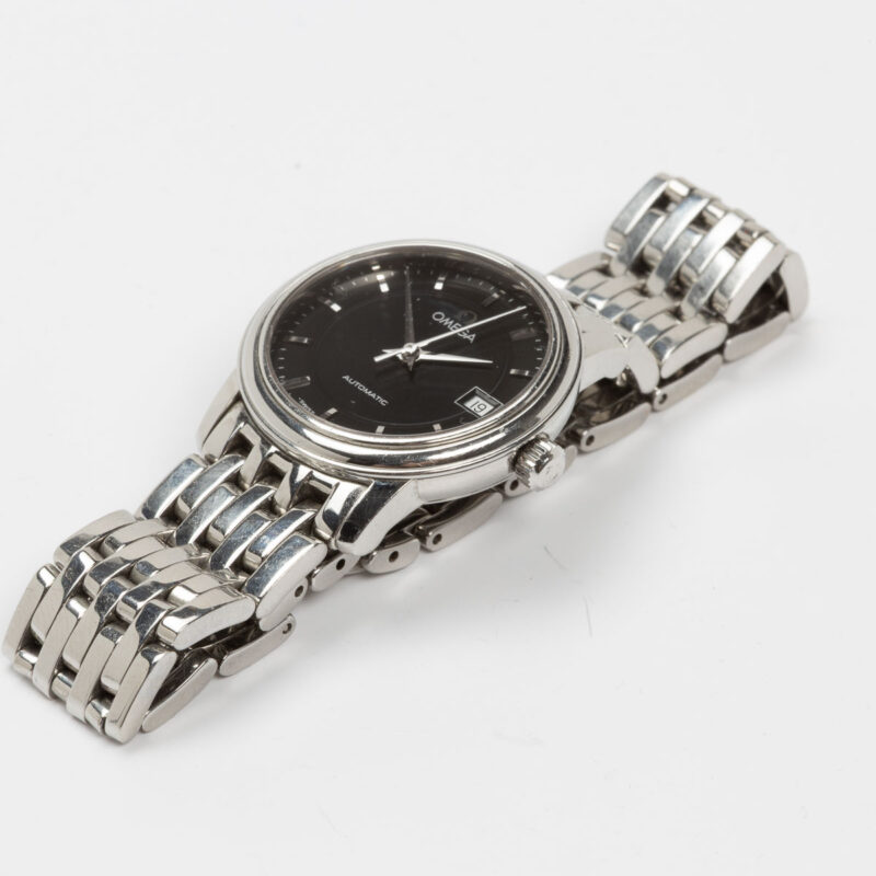 Ladies Omega de Ville Prestige Ref. 566.1050. Automatic movement. Steel case and black dial. Integrated original bracelet.