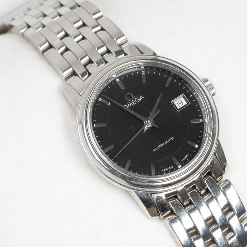 Ladies Omega de Ville Prestige Ref. 566.1050. Automatic movement. Steel case and black dial. Integrated original bracelet.