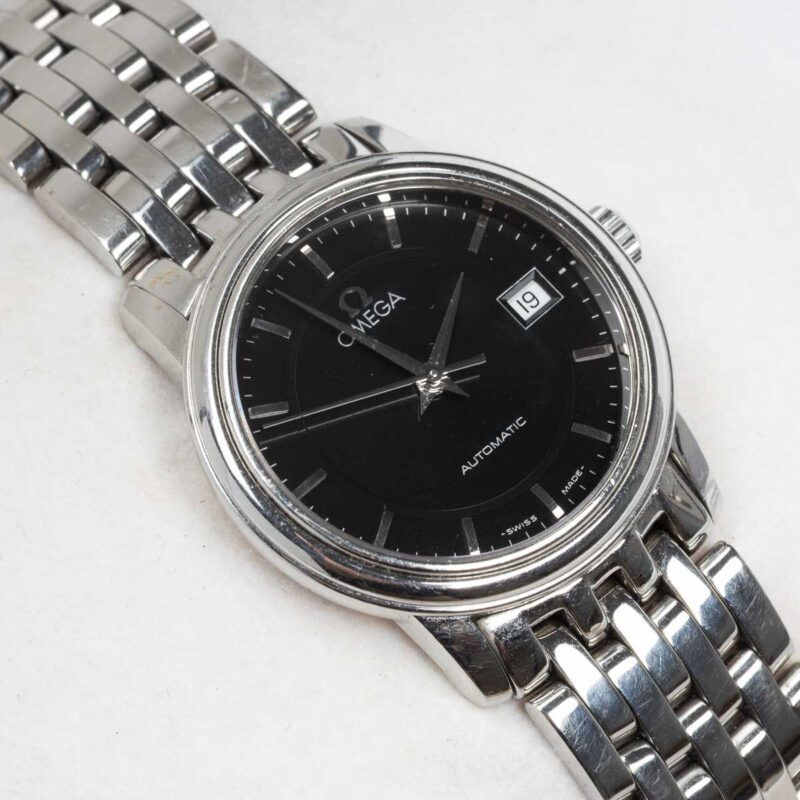 Ladies Omega de Ville Prestige Ref. 566.1050. Automatic movement. Steel case and black dial. Integrated original bracelet.