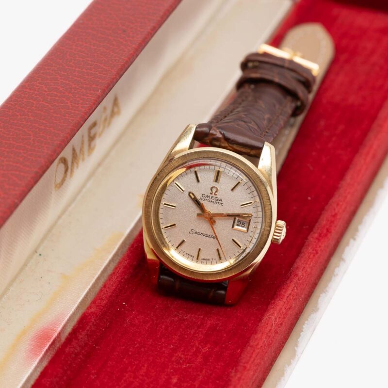 Ladies Omega Seamaster Cosmic from 1969 Ref. 566.013. Gold cap and sparkle dial. Automatic movement.