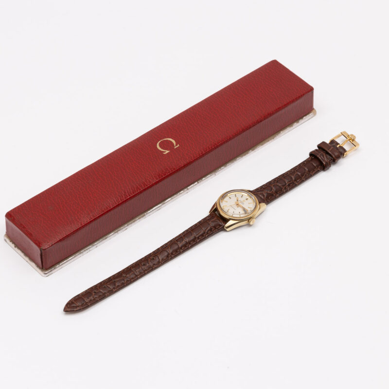 Ladies Omega Seamaster Cosmic from 1969 Ref. 566.013. Gold cap and sparkle dial. Automatic movement.