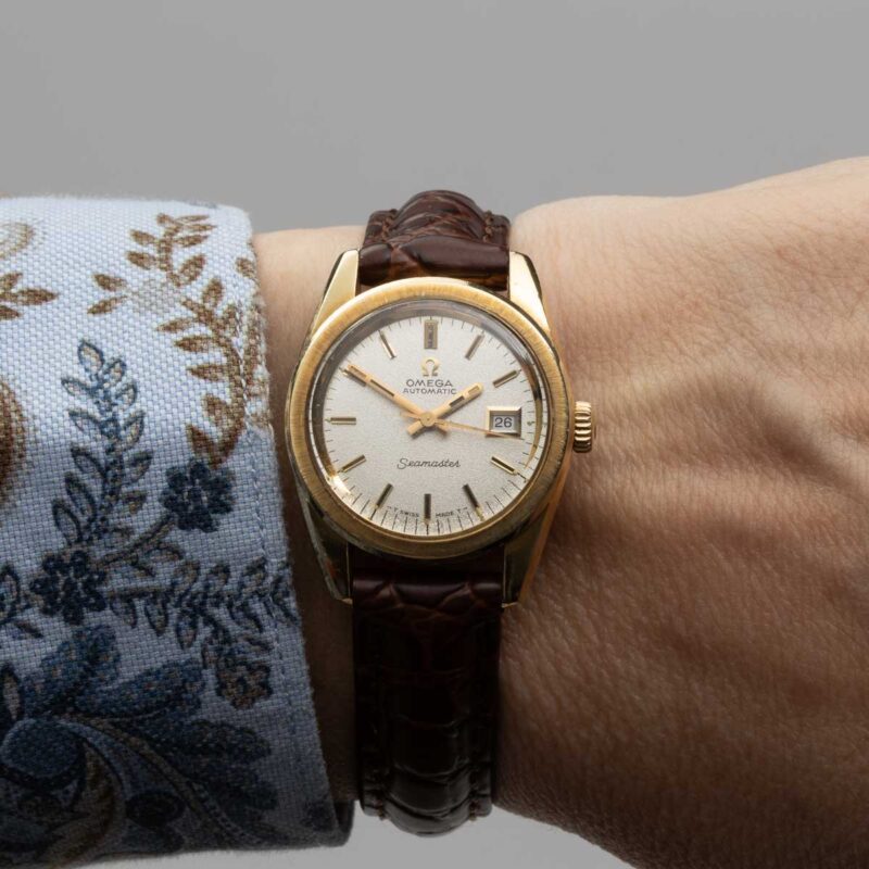 Ladies Omega Seamaster Cosmic from 1969 Ref. 566.013. Gold cap and sparkle dial. Automatic movement.