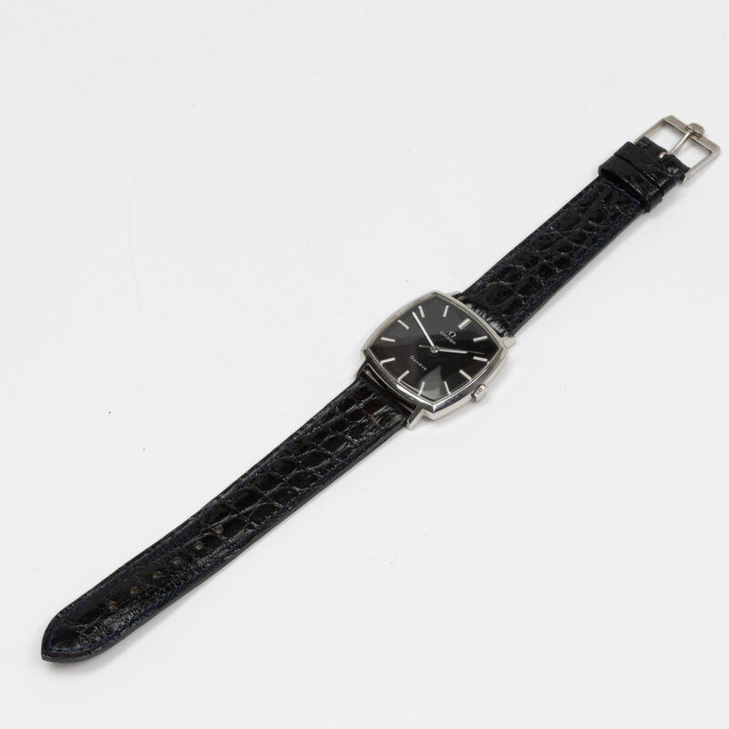 Omega Genève from 1970 Ref. 131.0042. Manual movement. Steel case and black dial.