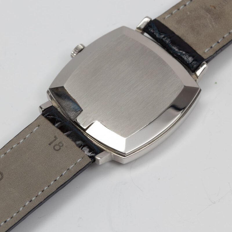 Omega Genève from 1970 Ref. 131.0042. Manual movement. Steel case and black dial.
