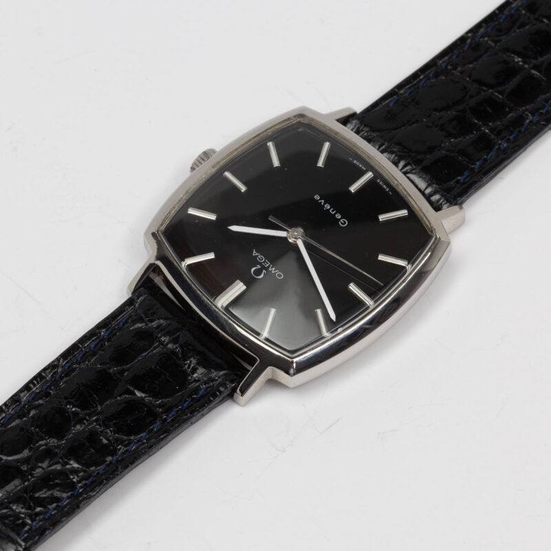 Omega Genève from 1970 Ref. 131.0042. Manual movement. Steel case and black dial.