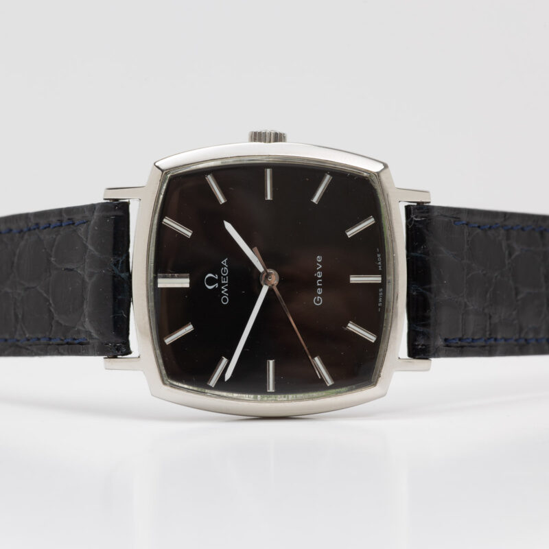Omega Genève from 1970 Ref. 131.0042. Manual movement. Steel case and black dial.