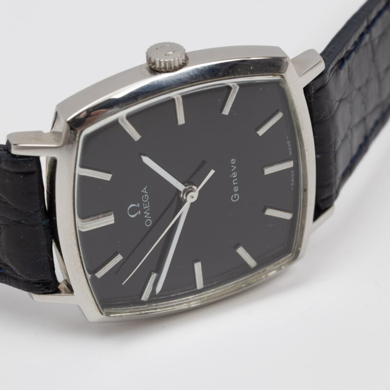 Omega Genève from 1970 Ref. 131.0042. Manual movement. Steel case and black dial.