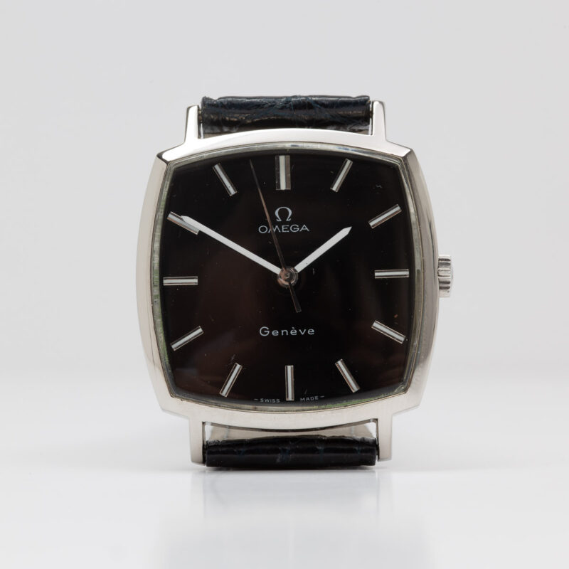 Omega Genève from 1970 Ref. 131.0042. Manual movement. Steel case and black dial.