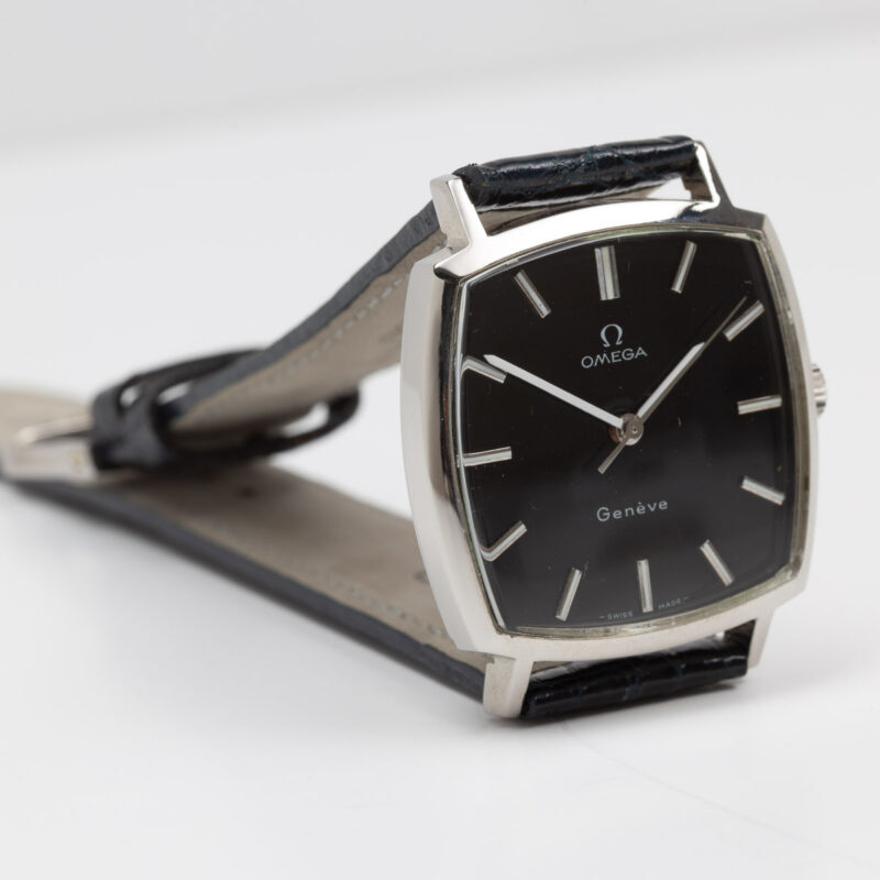 Omega Genève from 1970 Ref. 131.0042. Manual movement. Steel case and black dial.
