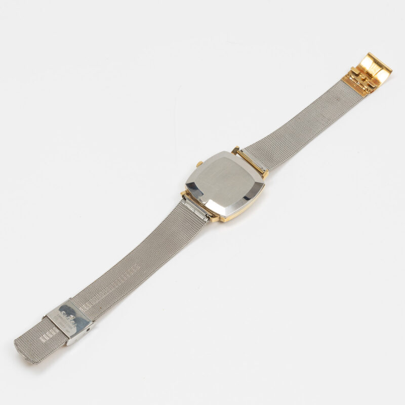 Omega Genève from 1972 Ref. 132.0052. Manual movement. Gold plated square watch. Original mesh bracelet.