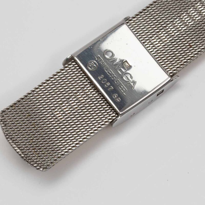 Omega Genève from 1972 Ref. 132.0052. Manual movement. Gold plated square watch. Original mesh bracelet.