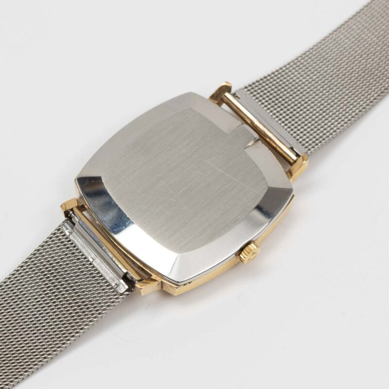 Omega Genève from 1972 Ref. 132.0052. Manual movement. Gold plated square watch. Original mesh bracelet.