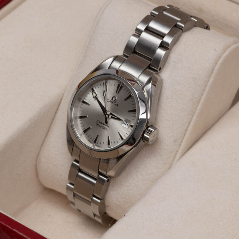 Omega Seamaster Aqua Terra 150m Ref. 2577300. Quartz movement. Steel case and white dial. Original bracelet.