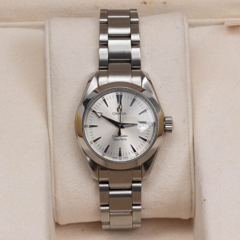 Omega Seamaster Aqua Terra 150m Ref. 2577300. Quartz movement. Steel case and white dial. Original bracelet.