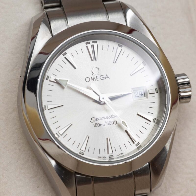 Omega Seamaster Aqua Terra 150m Ref. 2577300. Quartz movement. Steel case and white dial. Original bracelet.