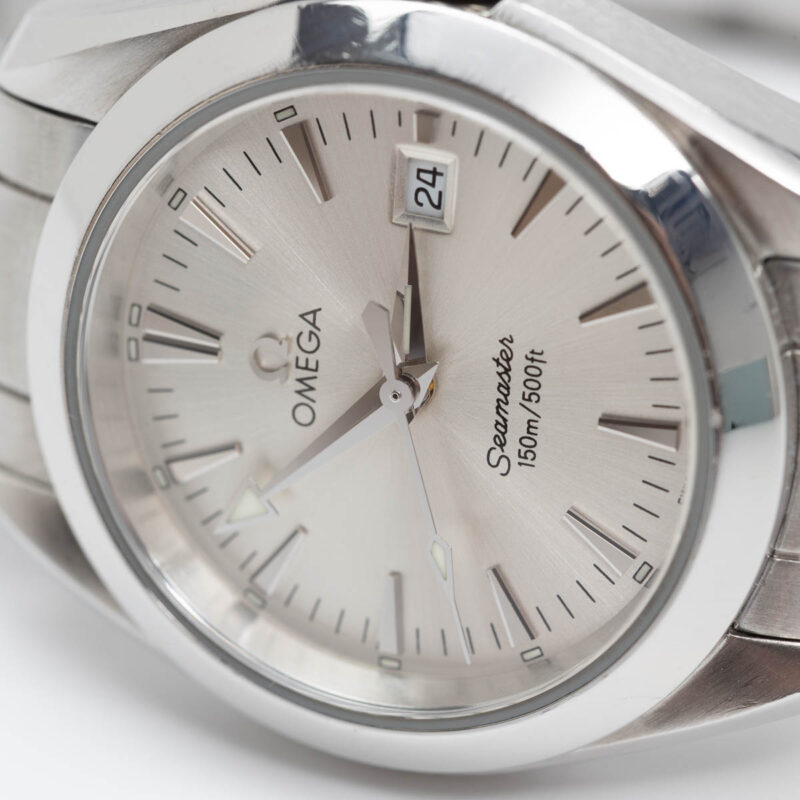 Omega Seamaster Aqua Terra 150m Ref. 2577300. Quartz movement. Steel case and white dial. Original bracelet.