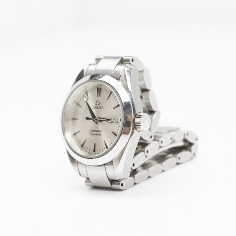 Omega Seamaster Aqua Terra 150m Ref. 2577300. Quartz movement. Steel case and white dial. Original bracelet.