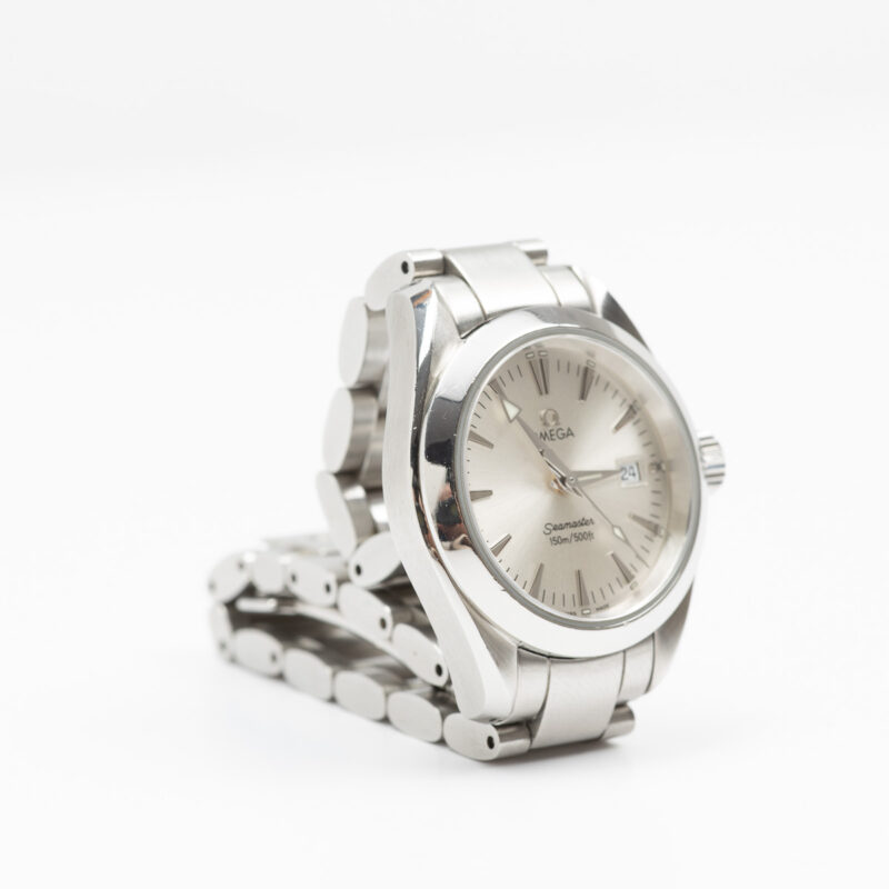 Omega Seamaster Aqua Terra 150m Ref. 2577300. Quartz movement. Steel case and white dial. Original bracelet.