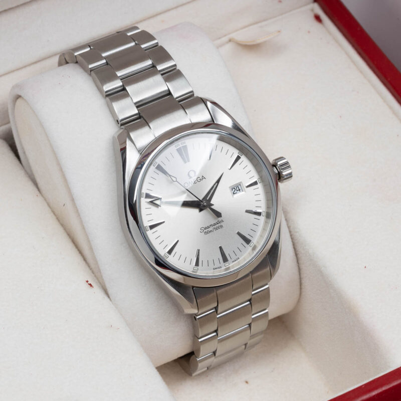 Omega Seamaster Aqua Terra 150m Ref. 2517.30. Quartz movement. Steel case and white dial. Original bracelet.