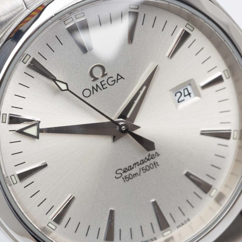 Omega Seamaster Aqua Terra 150m Ref. 2517.30. Quartz movement. Steel case and white dial. Original bracelet.