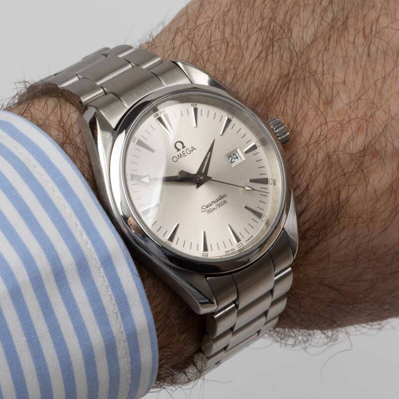 Omega Seamaster Aqua Terra 150m Ref. 2517.30. Quartz movement. Steel case and white dial. Original bracelet.