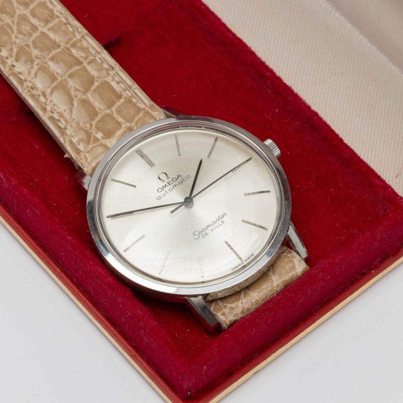 Omega Seamaster de Ville Ref. 165.008. Automatic movement. Steel case and white dial.