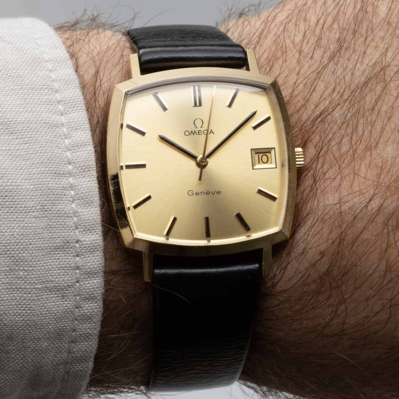 Omega Genève from 1974 Ref. 132.0052. Manual movement. Gold plated square watch.