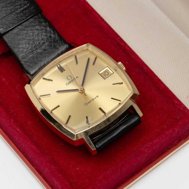 Omega Genève from 1974 Ref. 132.0052. Manual movement. Gold plated square watch.