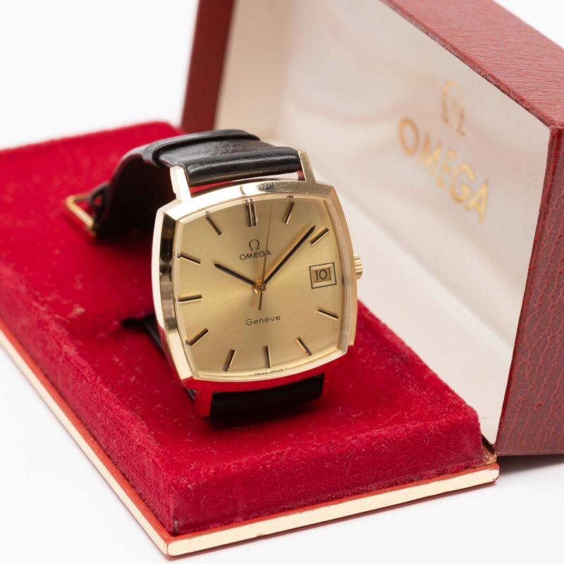 Omega Genève from 1974 Ref. 132.0052. Manual movement. Gold plated square watch.
