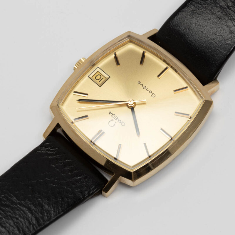 Omega Genève from 1974 Ref. 132.0052. Manual movement. Gold plated square watch.