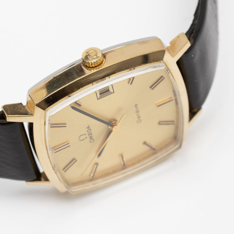 Omega Genève from 1974 Ref. 132.0052. Manual movement. Gold plated square watch.