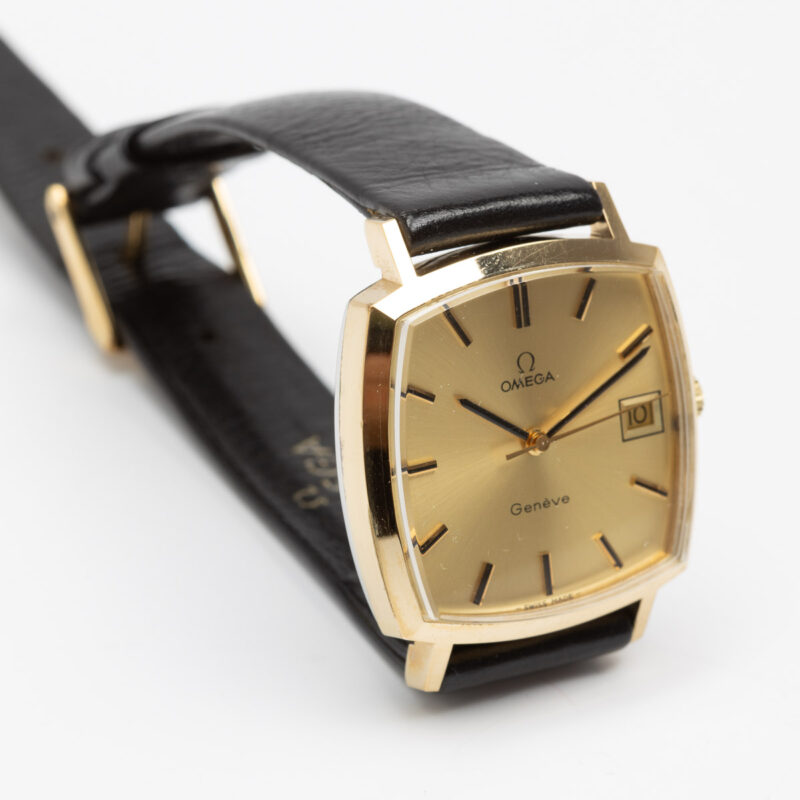 Omega Genève from 1974 Ref. 132.0052. Manual movement. Gold plated square watch.