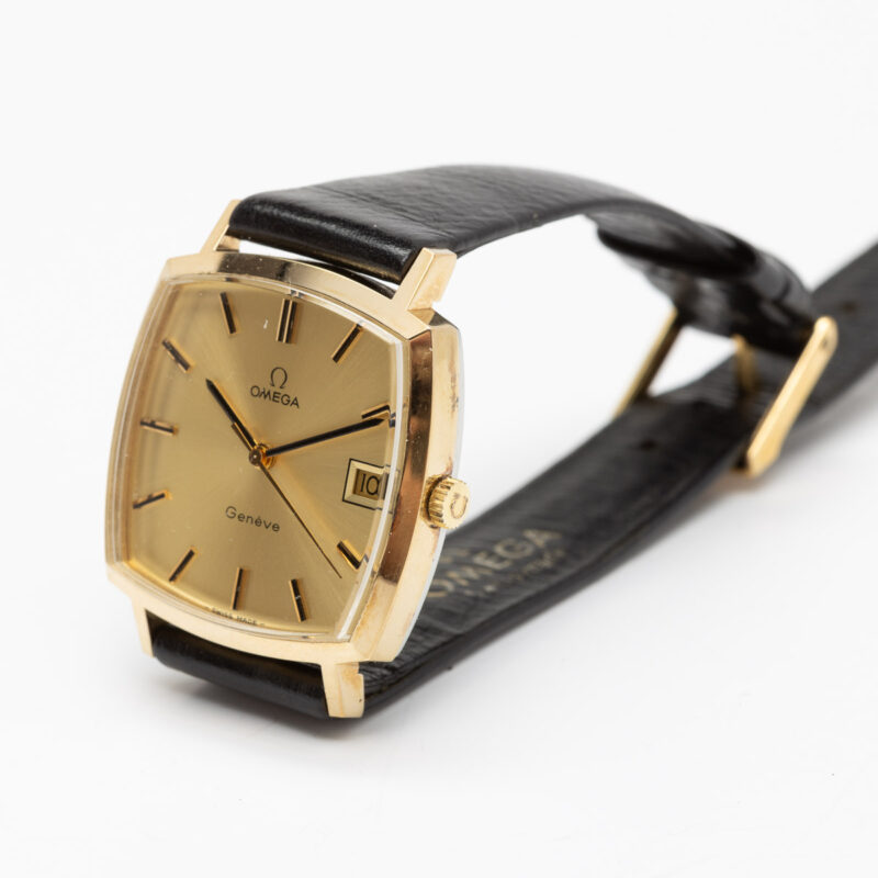 Omega Genève from 1974 Ref. 132.0052. Manual movement. Gold plated square watch.