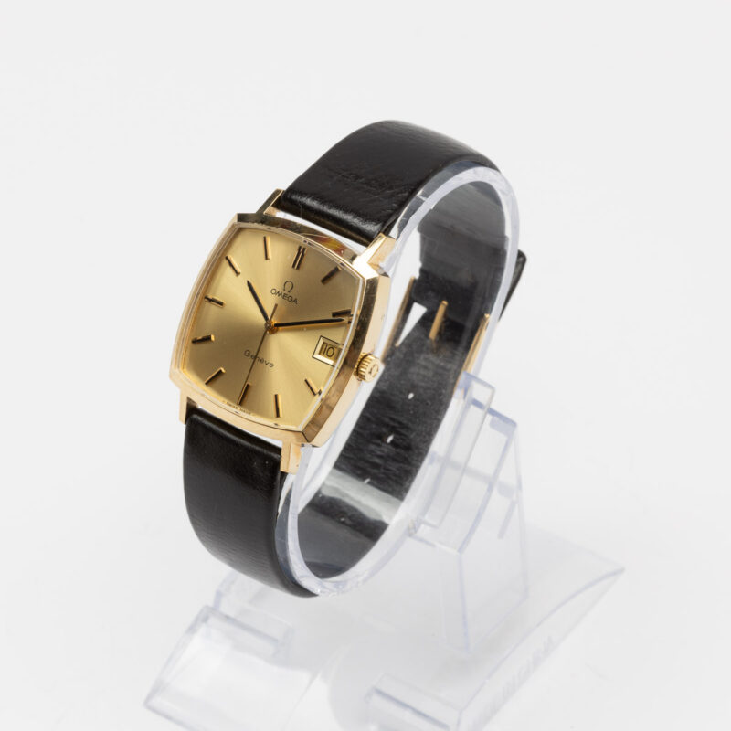 Omega Genève from 1974 Ref. 132.0052. Manual movement. Gold plated square watch.