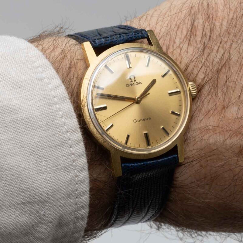 Gold plated Omega Genève from 1970 Ref. 135.070. Manual movment. 35 mm size without crown