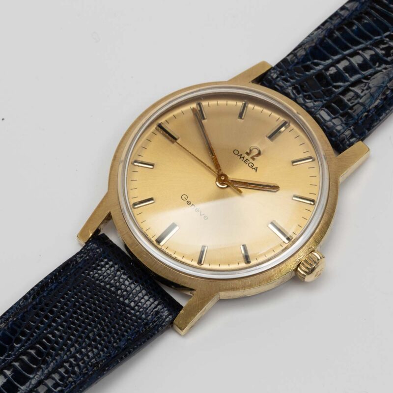 Gold plated Omega Genève from 1970 Ref. 135.070. Manual movment. 35 mm size without crown