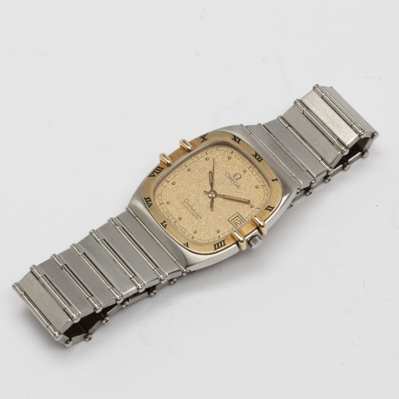 Omega Constellation Manhattan from 1984 Ref. 3980877. Quartz movement. Gold bezel. Sparkle dial.