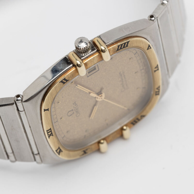 Omega Constellation Manhattan from 1984 Ref. 3980877. Quartz movement. Gold bezel. Sparkle dial.