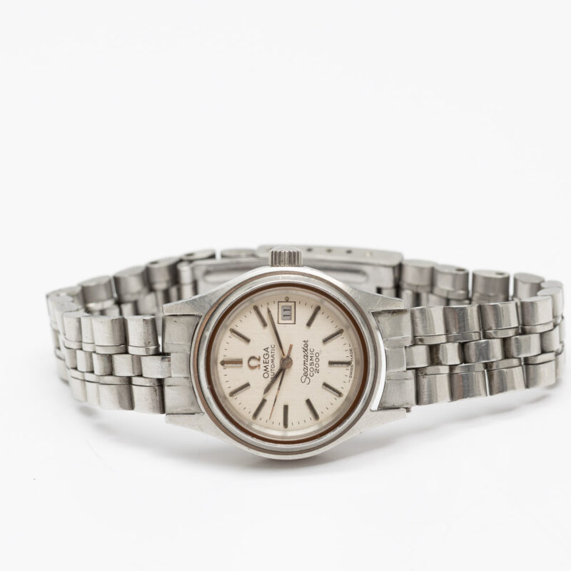 Ladies Omega Seamaster Cosmic 2000 Ref. 566.053. Automatic movement.and Steel case and white dial. 25 mm size without crown.
