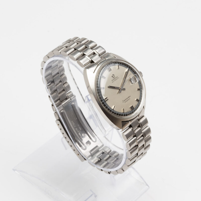 Omega Seamaster Cosmic from 1969 Ref. 166.026. Automatic movement. Dial with blue ring. Original bracelet.