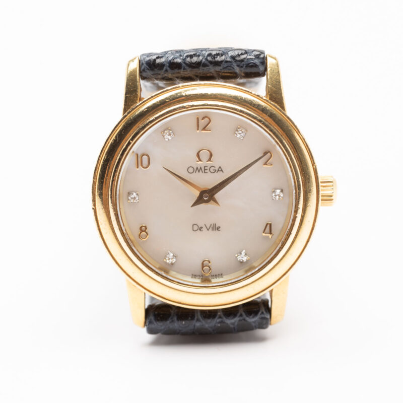 Omega de Ville Cal. 1456 quartz. 18K gold. Mother-of-pearl dial. Part of diamond indexes.