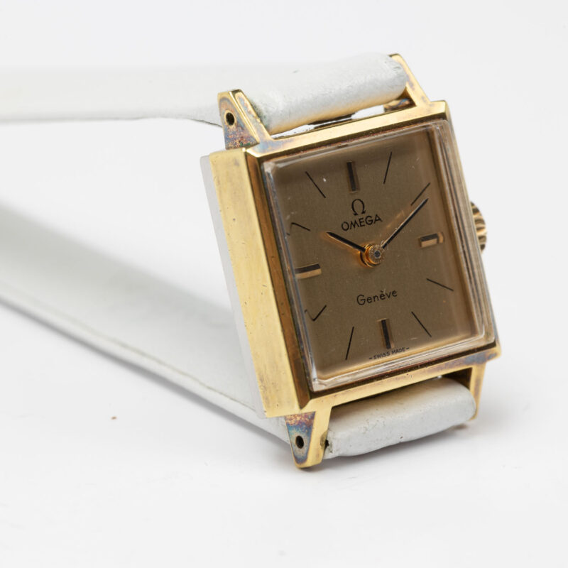 Ladies Omega Genève Cal. 485 Ref. 511.321. From 1970. Manual movement. Square gold plated watch.