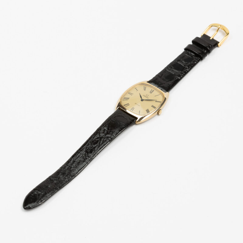 Omega de Ville Cal. 625 Ref. 111.0139. From 1978. Rectangular watch. Manual movment. Gold-plated.