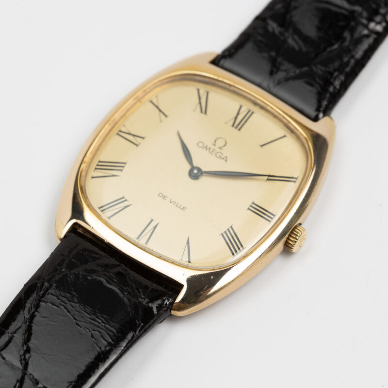 Omega de Ville Cal. 625 Ref. 111.0139. From 1978. Rectangular watch. Manual movment. Gold-plated.