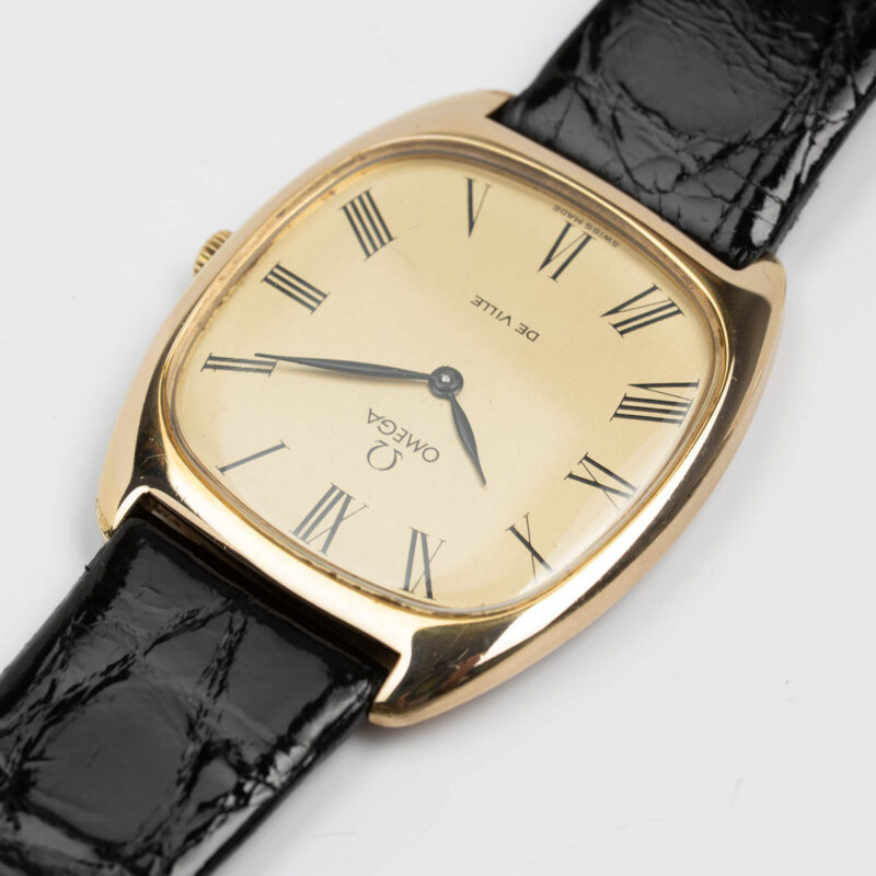 Omega de Ville Cal. 625 Ref. 111.0139. From 1978. Rectangular watch. Manual movment. Gold-plated.