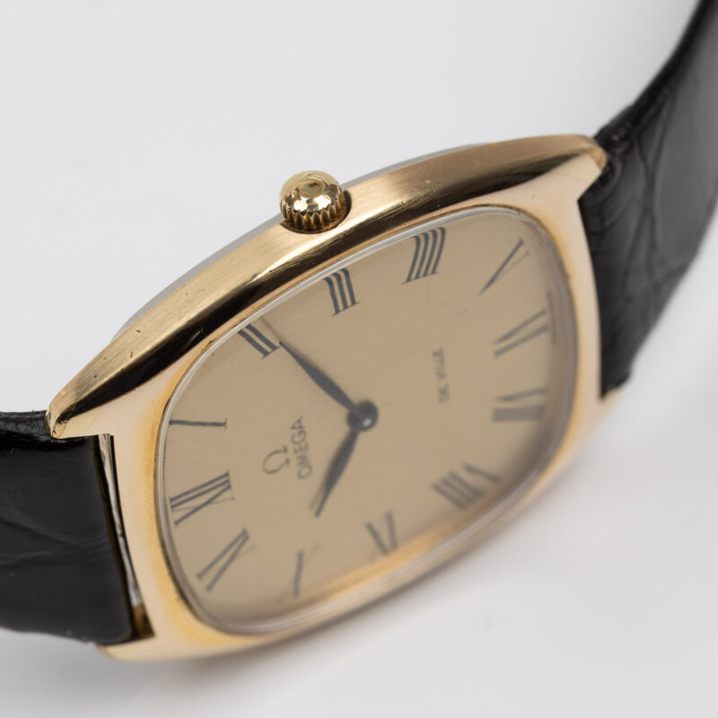 Omega de Ville Cal. 625 Ref. 111.0139. From 1978. Rectangular watch. Manual movment. Gold-plated.