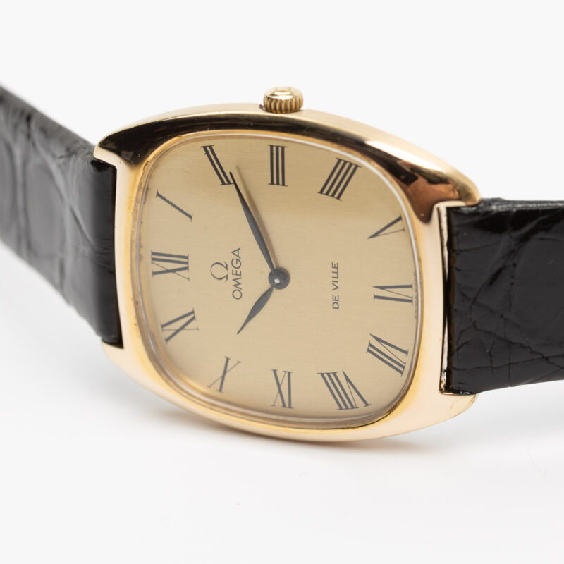 Omega de Ville Cal. 625 Ref. 111.0139. From 1978. Rectangular watch. Manual movment. Gold-plated.