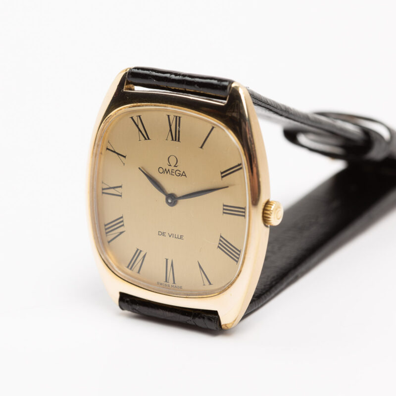 Omega de Ville Cal. 625 Ref. 111.0139. From 1978. Rectangular watch. Manual movment. Gold-plated.