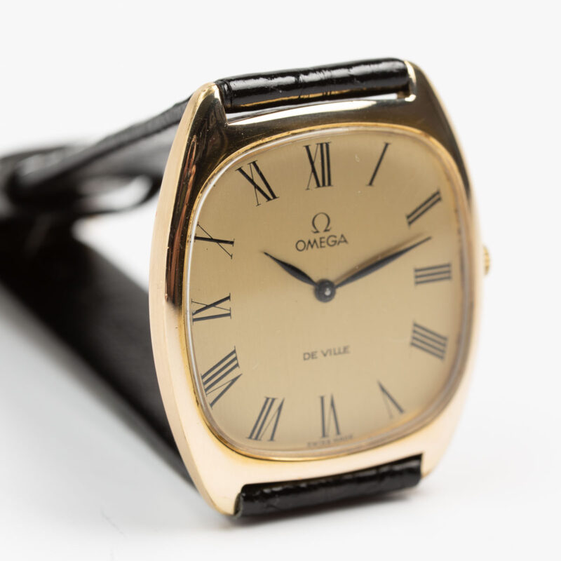 Omega de Ville Cal. 625 Ref. 111.0139. From 1978. Rectangular watch. Manual movment. Gold-plated.