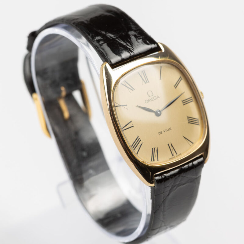 Omega de Ville Cal. 625 Ref. 111.0139. From 1978. Rectangular watch. Manual movment. Gold-plated.